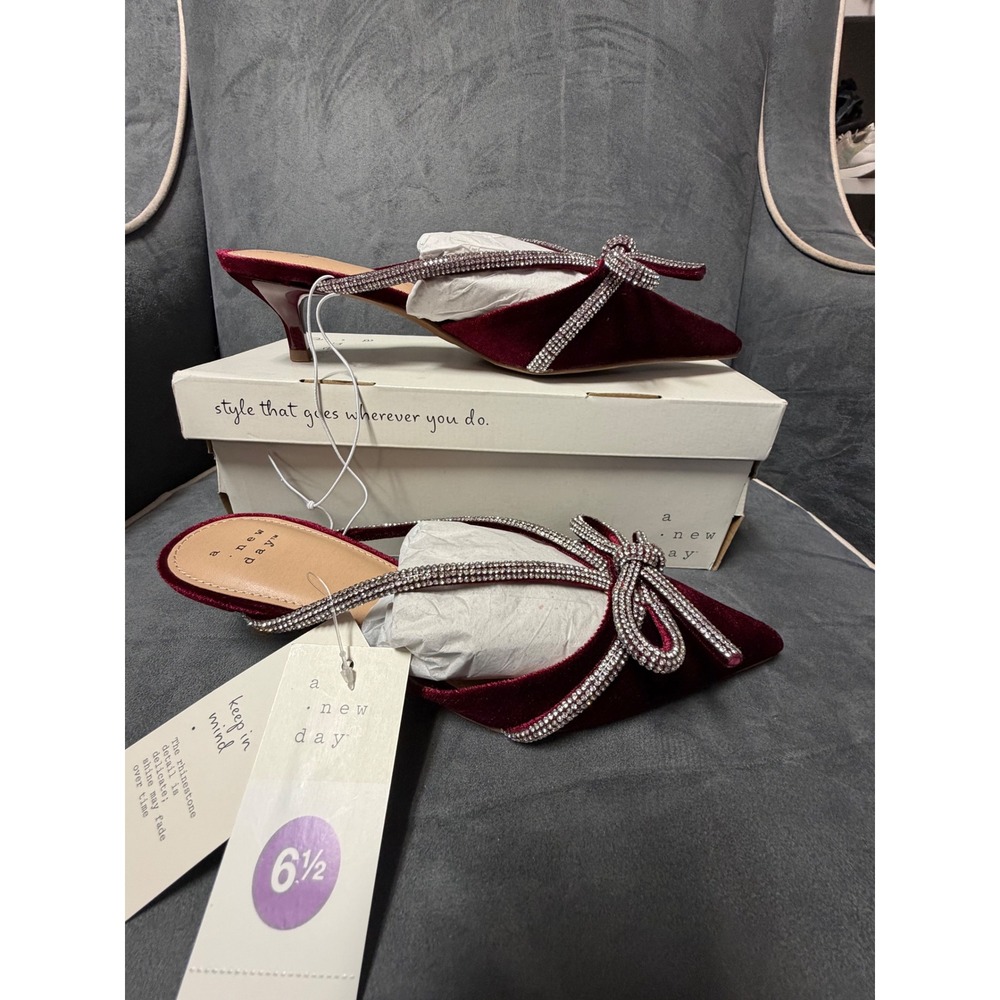 A New Day Gwen Rhinestone Bow Velvet Kitten Heels Burgundy Mules Size 6.5 NWT‎